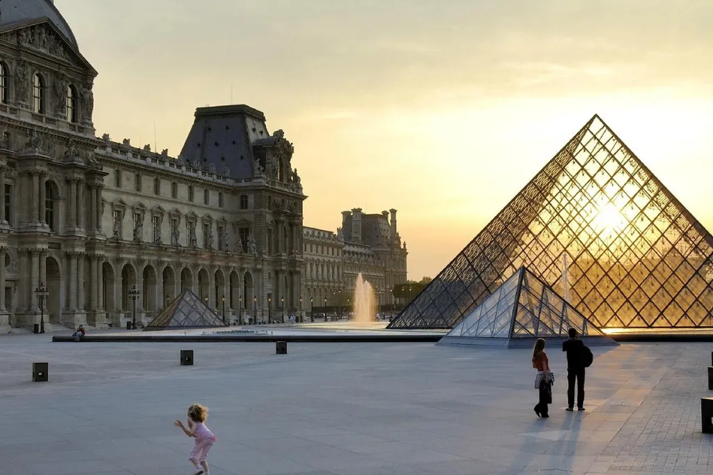 europa-6 leopard on tree branch