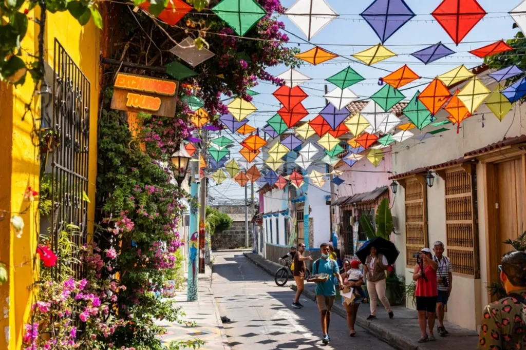 suda-7 brown squirrel eating nuts